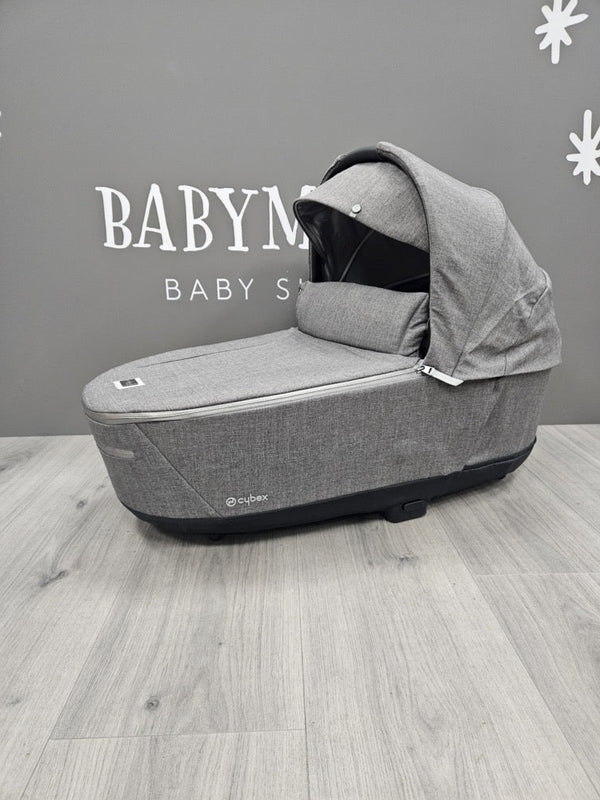 Ex-Display Priam Lux Carrycot  - Manhanttan Grey Plus